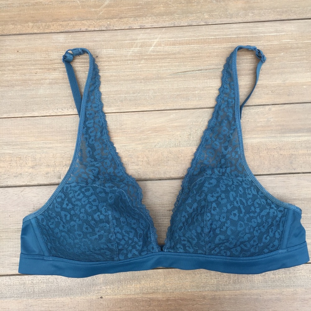 EUC Victoria's Secret Blue Teal Lace Bra